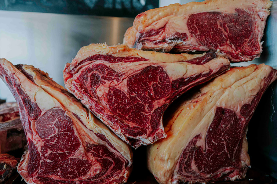 Comer platos tradicionales en Llanes